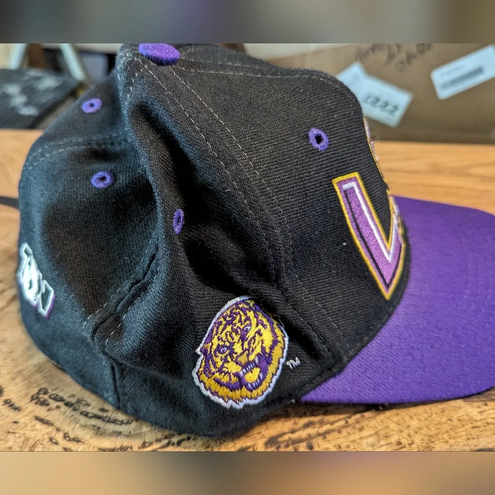 LSU SUPER RARE 90s Vintage Top of the World Graffiti fitted black hat size 6 7/8